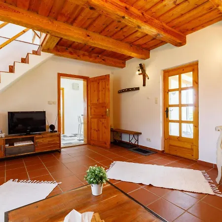 Сasa de vacaciones Holiday Majsa By Interhome *